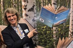 09_ApothekerinMessestand